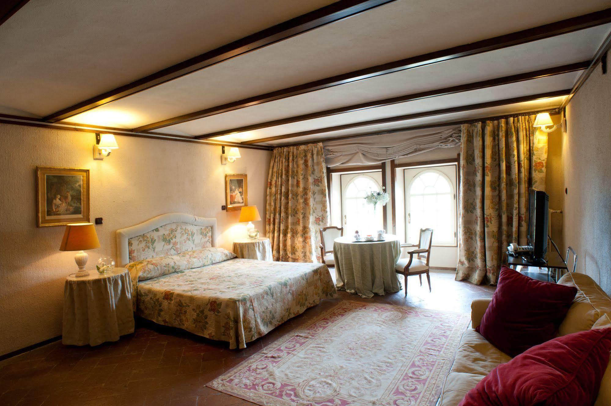 Отель Relais Del Castello Di Oviglio Экстерьер фото